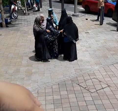 Berebut Kawasan Untuk Minta Sedekah, Warga Asing Bergaduh Sesama Sendiri 1 Screenshot 2023 08 29 110841