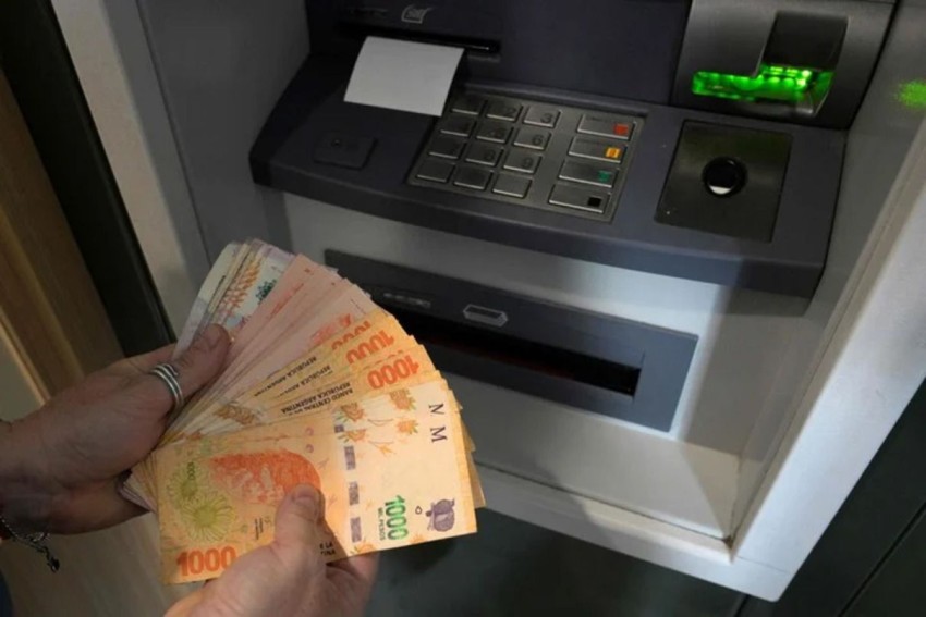 Duit RM7.4 Juta Keluar Sendiri Tanpa Dikesan, sekali Lelaki Jadi Jutawan Selepas Mesin ATM Rosak 2 cajero7