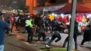 Penyokong Pasukan Penang FC dan Kedah FC Bergaduh Di Luar Stadium 3 img 5082