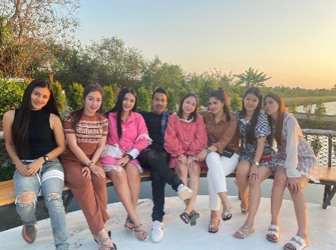 Terlebih Bahagia, Lelaki Ini Tinggal Bersama 8 Isteri Buat Ramai Cemburu 2 kawen8