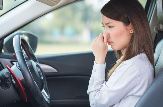 Stress Kereta Bau Hapak, Rupanya Boleh Hilangkan Guna Nescafe Je. Kompem Jadi 1 kereta