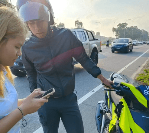 Rider Terlanggar Belakang Kereta, Lain Pulak Reaksi Netizen Melihatkan Kemalangan Itu 1 terlanggar2