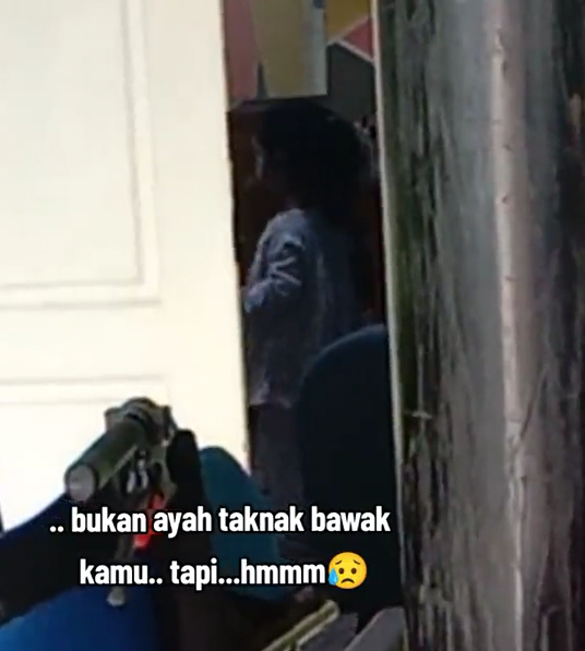 Tak Dapat Bawa Anak Sambut Hari Kemerdekaan Kerana Jaga Bapa Sakit, Reaksi Anaknya Pula Buat Ramai Sebak 1 Screenshot 2023 09 01 090656