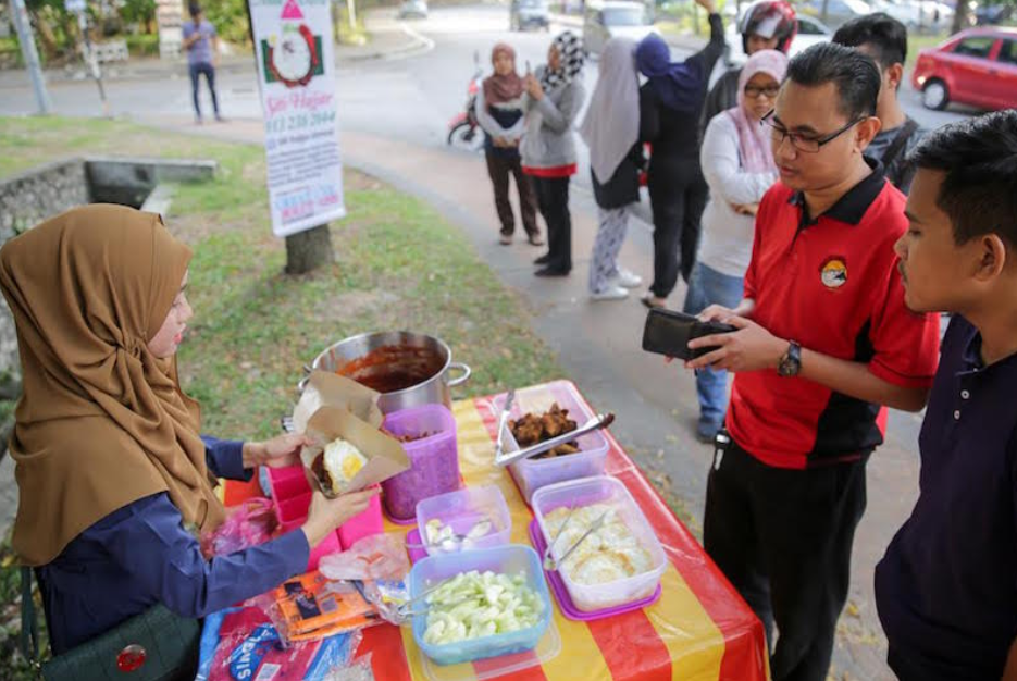 Pelanggan Tegur Nasi Lemak Ayam RM2 'Mahal', Sekali Reaksi Peniaga Ini Tarik Perhatian Ramai 1 Screenshot 2023 09 01 164100