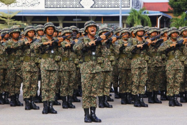 Baru Sahaja Habis Latihan Asas Tentera Darat, Reaksi Wanita Tahan Sebak Lihat Ibu Berkerusi Roda 1 Screenshot 2023 09 25 092711
