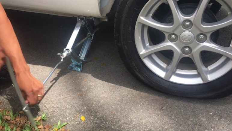 Tayar Kereta Di Gores Pisau, Wanita Emosi Kena Khianat Dalam Perjalanan Balik Ke Kuala Lumpur 1 Screenshot 2023 09 27 222343