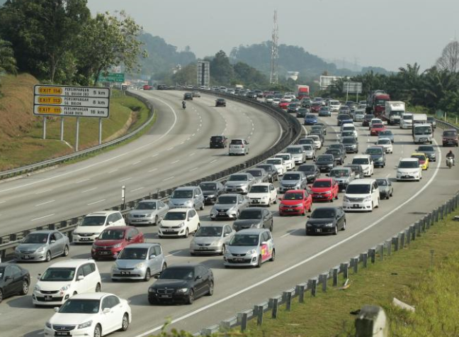 Tersangkut 1 Jam Akibat Kemalangan Jalan Raya, Sekali Buah Durian Dalam Hilux Pula Jadi Perhatian 1 Screenshot 2023 09 28 162438