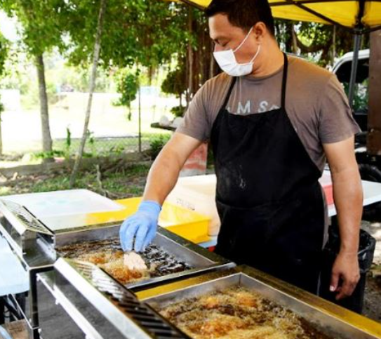 Patah Balik Ke Kedai Selepas Terima Ayam Goreng 'Busuk', Sekali Tindakan Lelaki Ini Buat Ramai Setuju 1 Screenshot 2023 09 28 203445