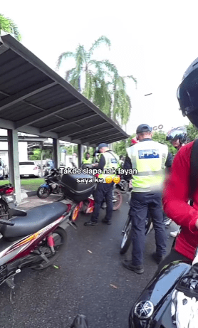 Ditahan JPJ Semasa Roadblock Tapi Tidak Dilayan, Situasi Ini Buat Ramai Terhibur 1 jpj1