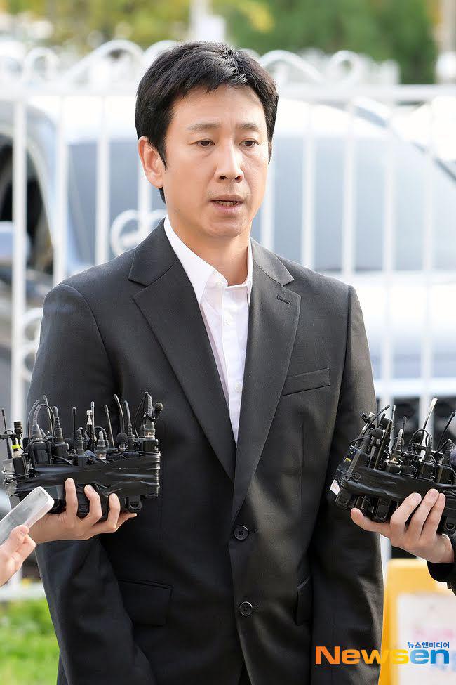 Lee Sun Kyun Tampil untuk Soal Siasat Pada 28 Oktober, Minta Maaf kepada Orang Ramai 3 Lee sun kyun