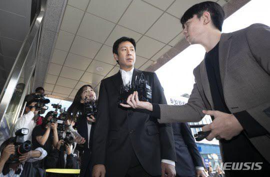 Lee Sun Kyun Tampil untuk Soal Siasat Pada 28 Oktober, Minta Maaf kepada Orang Ramai 2 657f44fe cc34 43e5 a8b5 2df9bc12ccaf