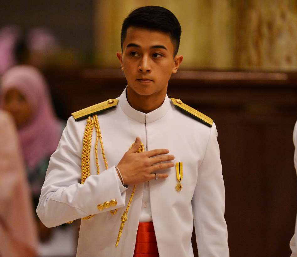 Berlatih Jadi Bakal Isteri Taim Shah, Reaksi Wanita Ini 'Beramah Mesra' Dengan Rakyat Pula Buat Ramai Terhibur 1 Screenshot 2023 10 02 130726