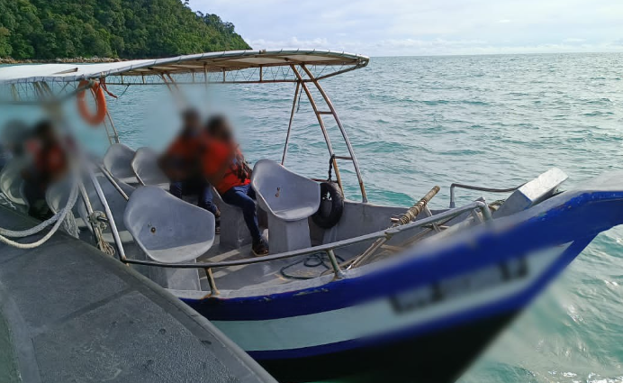 'Dibuai' Ombak Dalam Perjalanan Ke Pulau, Keadaan Bot Pula Buat Ramai Yang Bimbang 1 Screenshot 2023 10 03 161728