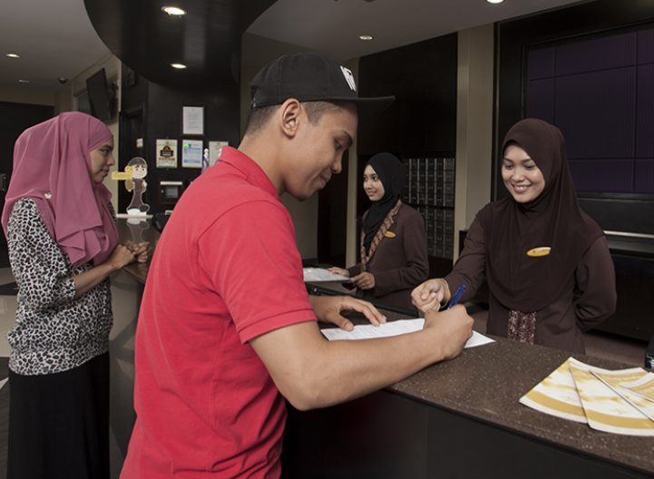 Disangkakan Pelanggan Cari Pekerja Nama 'Zairah', Sekali Responnya Buat Ramai Yang Berdekah 1 Screenshot 2023 10 04 151118