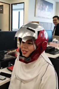 Gelagat Wanita Berhijab Pakai Helmet 'Iron Man' Buat Ramai Terhibur 1 Screenshot 2023 10 04 165726