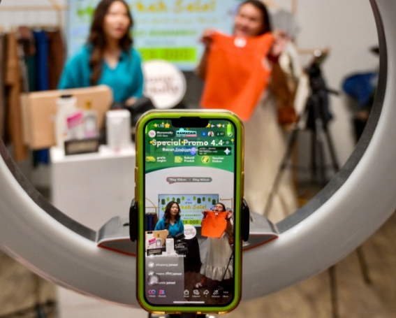 Tiktok Shop Di Indonesia Telah Ditutup, Sekali Respon Wanita Ini Buat Ramai Yang Sebak 1 Screenshot 2023 10 05 232234