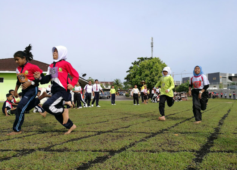 Reaksi Bapa Tolak Kerusi Roda Anak Sertai Pertandingan Larian, Undang Sebak Netizen 1 Screenshot 2023 10 06 005813