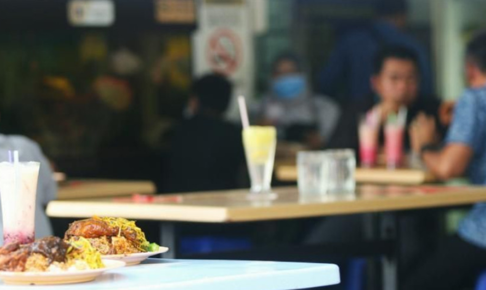 Pelanggan Makan Tak Bayar, Sekali Reaksi Lelaki Ini Kejar Kenderaan Tersebut Raih Perhatian Ramai 1 Screenshot 2023 10 17 211106
