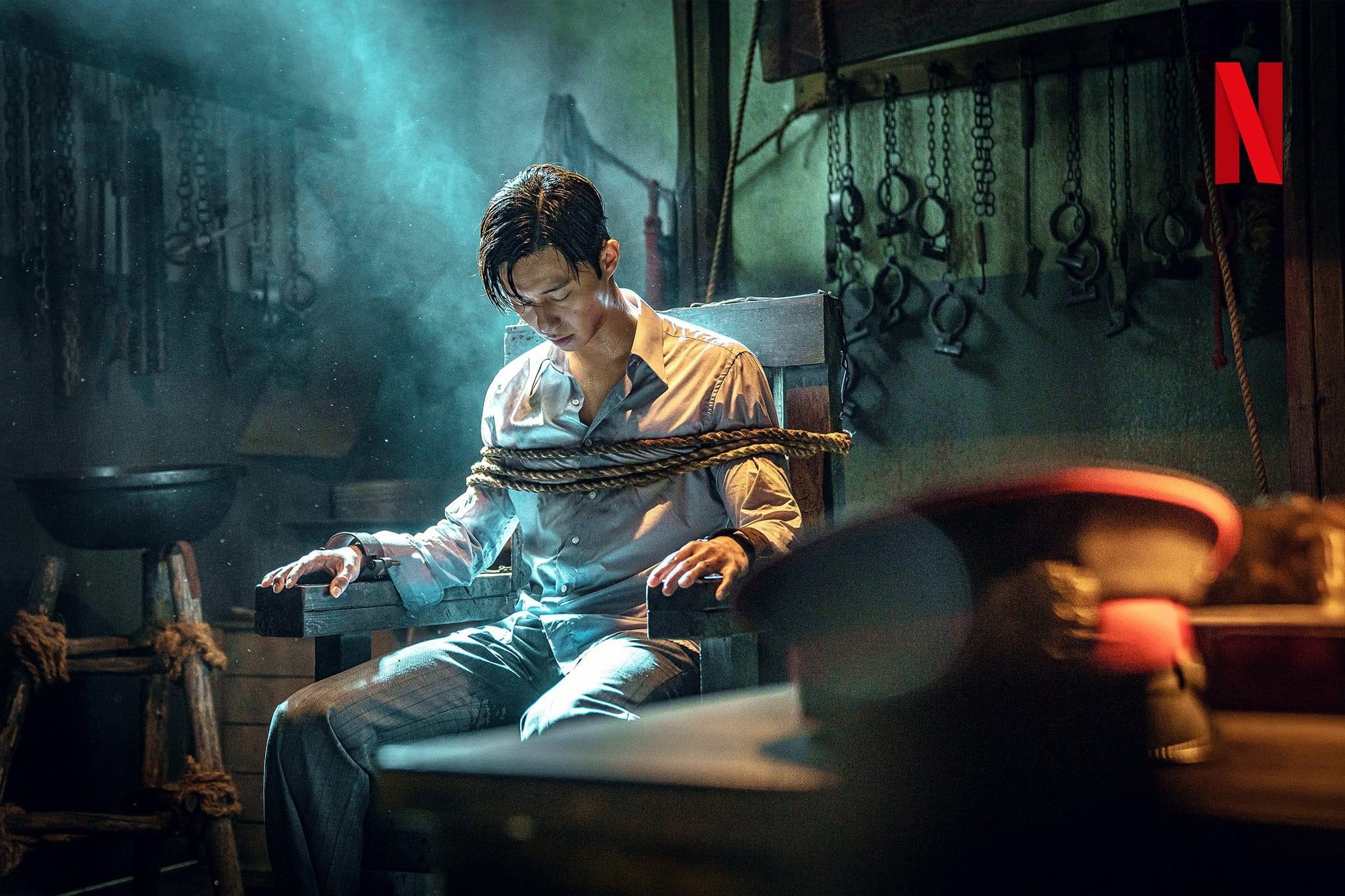 Gyeongseong Creature: Park Seo Joon, Han So Hee Tampil Tegang dalam Teaser 8 IMG 2757