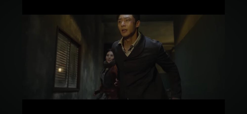 Gyeongseong Creature: Park Seo Joon, Han So Hee Tampil Tegang dalam Teaser 7 IMG 2796