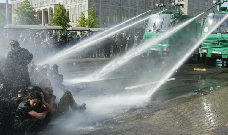 "Memang Pedih Kalau Kena"-Reaksi Anggota Ketika Menjalani Latihan Water Cannon, Tarik Perhatian Ramai 1 Screenshot 2023 11 05 152041