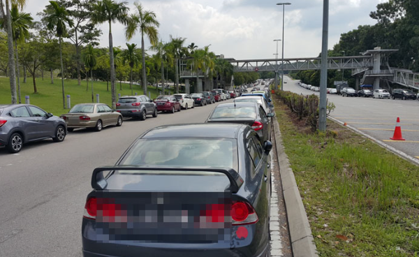 Buat Muka Tak Bersalah Lepas Parking Tepi Jalan, Tindakan Pemandu Lori Ini Pula Buat Ramai Yang Sokong 1 Screenshot 2023 11 11 160206