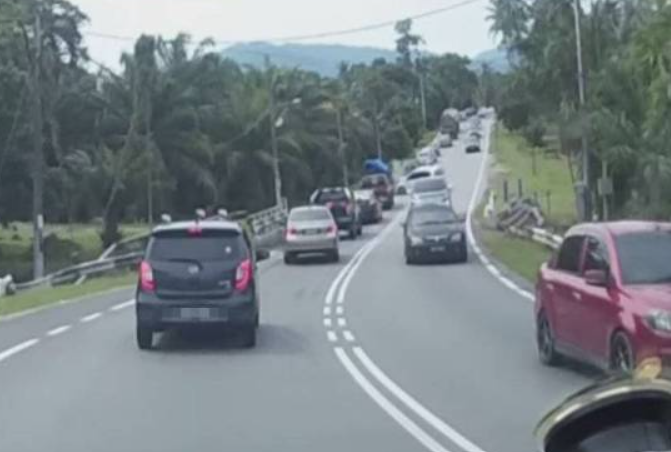 Selamba Buat Pusingan-U Di 'Double Line', Lihat Apa Yang Terjadi Pada Rider Ini 1 Screenshot 2023 11 14 113254