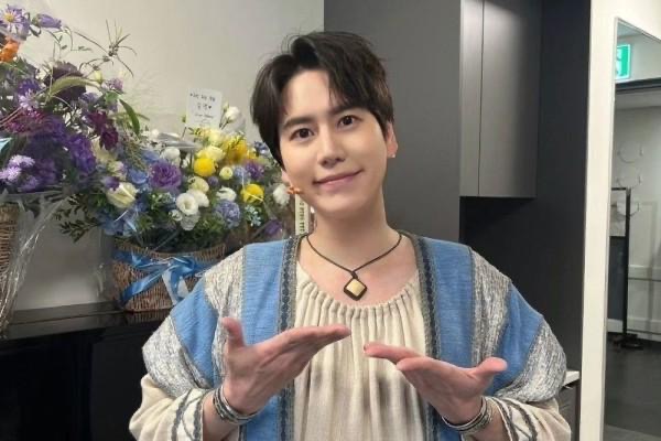 Super Junior Kyuhyun Tercedera Menyelamatkan Rakannya Yang Hampir Ditikam Oleh Penceroboh 1 Kyuhyun