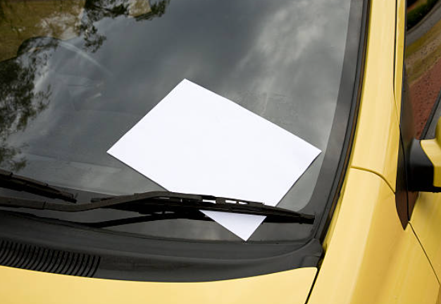 Bengang 'Flyers' Lekat Pada Cermin Hadapan Kereta, Sekali Ini Respon Pemilik Kereta 1 Screenshot 2023 12 18 195932