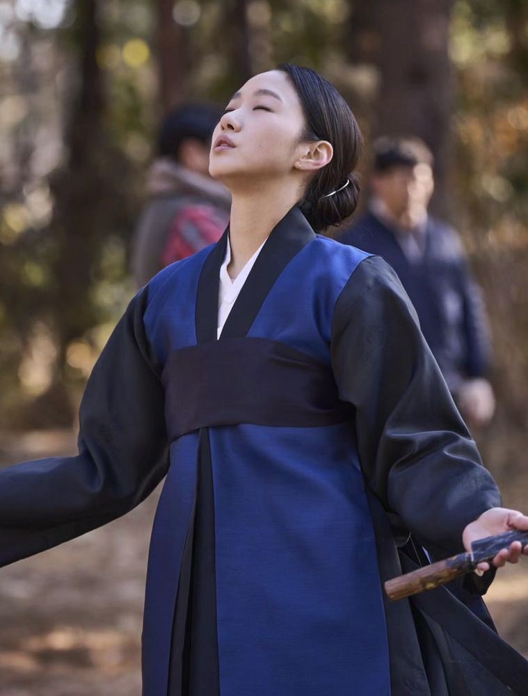 Filem Seram Mistik “EXHUMA” Tampilkan Lee Do Hyun dan Kim Go Eun Sebagai Bomoh, Tayang Februari 2024 4 IMG 2474
