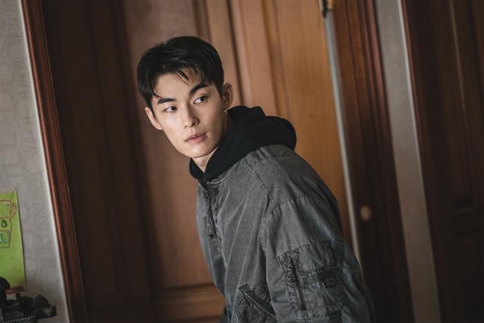A Shop for Killers, 8 Artis Baru Korea yang Paling Menarik Perhatian Ramai 1 A shop for killers