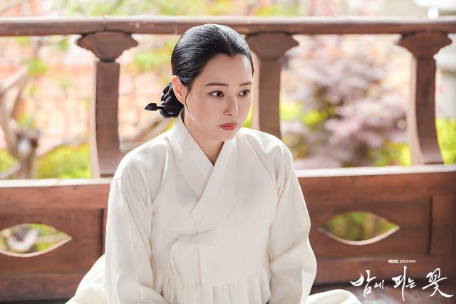 7 Sebab Lee Hanee Perlu Melawan Bapa Mertuanya dalam Knight Flower 1 Knight flower