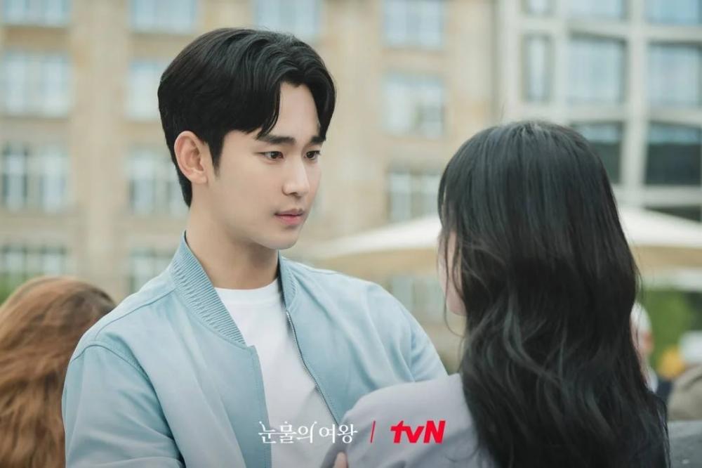 Cinta Bertaut Kembali dalam Queen of Tears? Sesalan Menghantui Kim Soo Hyun 6 5d18f24e 1c30 4460 8e57 4e6eedd1e548