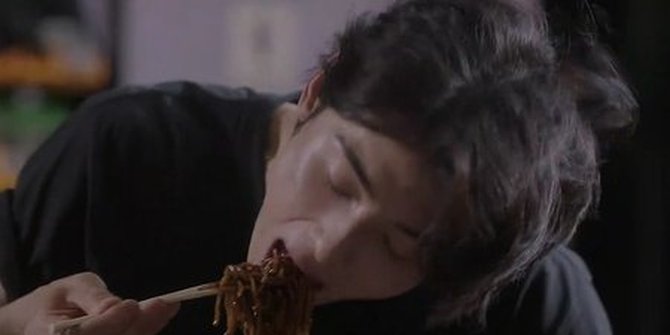Jajangmyeon Viral Lagi, 7 Foto Cha Eun Woo sebagai Juru Kimpal Kacak, Berotot Sehingga Ramai Mengidamkannya 8 IMG 7353