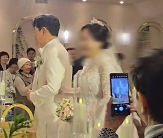 Kim Soo Hyun Tidak Hadiri Majlis Perkahwinan Bapanya 1 IMG 2558
