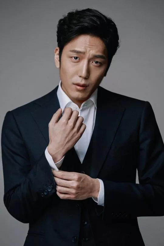 Kehadiran Heo Hyeong Gyu Sebagai Psikopat dan Pembunuh Bersiri, Mengubah Genre “Lovely Runner” Menjadi Thriller Psikologi 6 IMG 4974