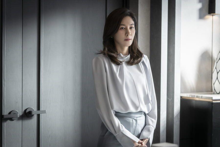 Red Swan: Jung Gyu Woon dan Kim Ha Neul Menonjolkan Hubungan Toksik yang Menyakitkan 6 a67f4749 433c 477a aabe 46a13018fd2e