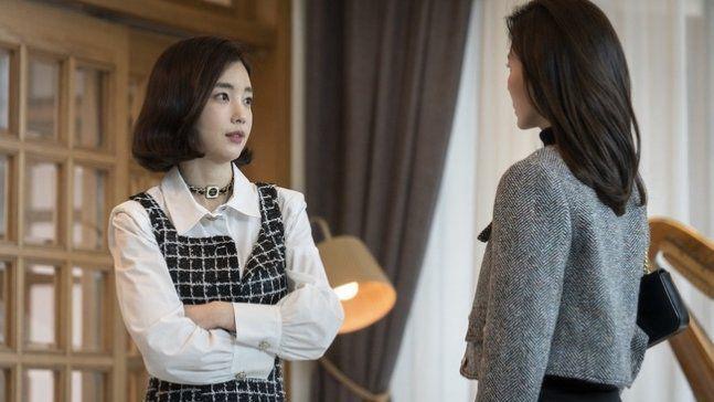 Red Swan: Jung Gyu Woon dan Kim Ha Neul Menonjolkan Hubungan Toksik yang Menyakitkan 4 cb127189 5f88 441d 9ace d412912dcff5