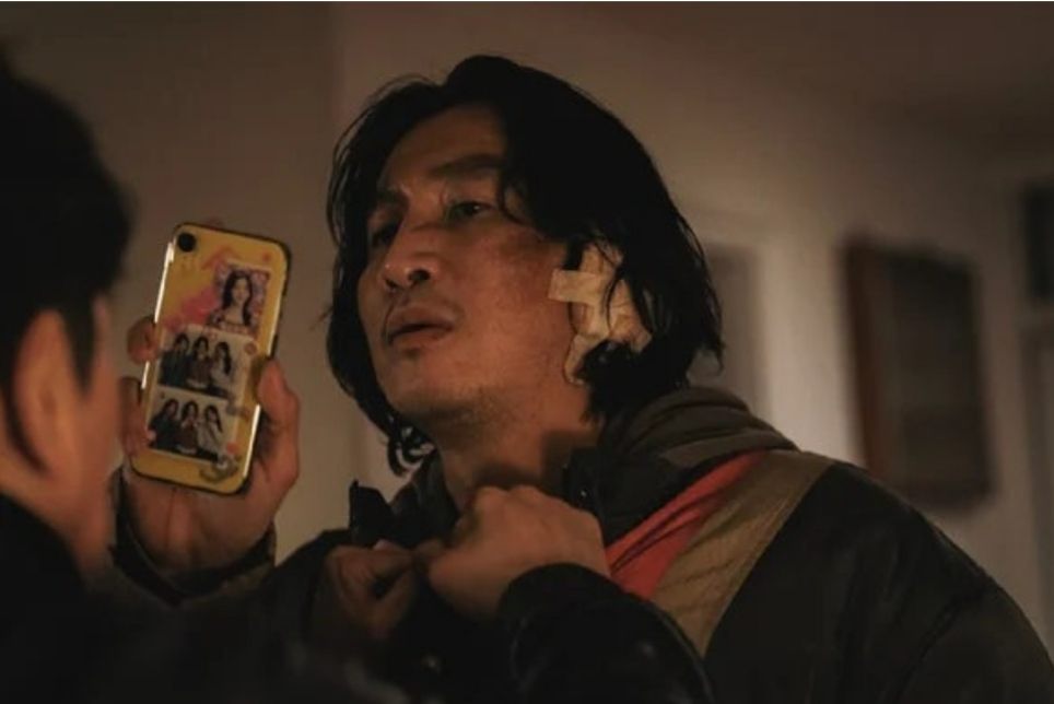 Transformasi Dramatik Lee Kwang Soo dalam Dunia Gelap Pembunuhan Kontrak “No Way Out: The Roulette” 6 IMG 6976 1