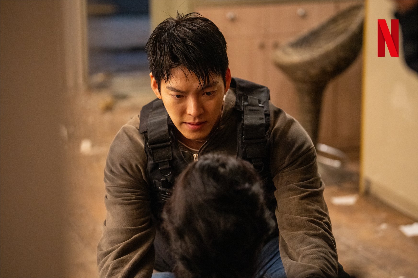 Officer Black Belt, Filem Aksi Komedi Hitam Tampilkan Kim Woo Bin Membanteras Penjenayah Kejam 4 Officer black belt