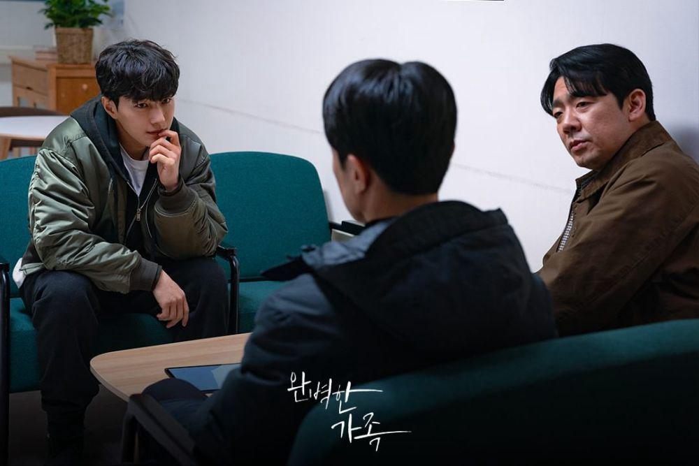 Episod Baru Perfect Family Fokus pada Keadaan Mental Park Ju Hyun yang Makin Teruk, Siapa yang Menyerangnya? 9 c8ceeb1e 1d9e 40c7 8af3 cf68d788cf0f