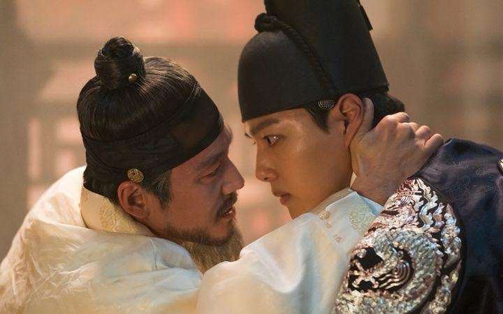 Tokoh Penting Sejarah Korea, 7 Pelakon Ini Berjaya Bawa Watak Raja ke-14 Joseon 6 5290eb4d fdc5 4054 8e42 618852128eac