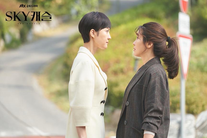 10 Kdrama Komedi Gelap yang Menarik, Hiburan dalam Bentuk yang Suram dan Unik 9 88df9c44 bacc 4aef bd38 d5ee3d16a072