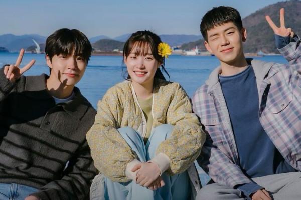 7 Kdrama Menghangatkan Ini, Menyoroti Keluarga Tanpa Ikatan Darah 1 b690d007 a8dd 4a76 8275 576ea393afb4
