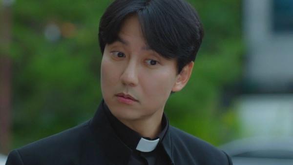 Episod 5 The Fiery Priest 2: Penuh Aksi, Misteri, dan Gelak Tawa 2 098a7ec2 52b9 49a5 9709 3feaa8b65c90