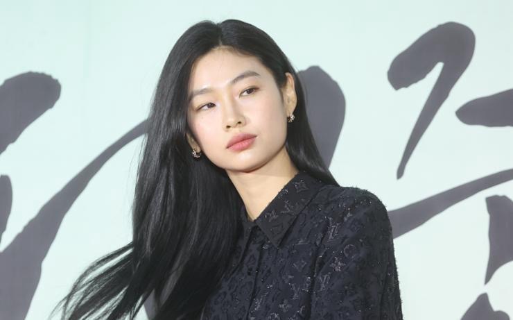 Pelakon Lee Dong Hwi dan Jung Ho Yeon Tamatkan Hubungan Selepas 9 Tahun Bersama 3 Lee dong hwi