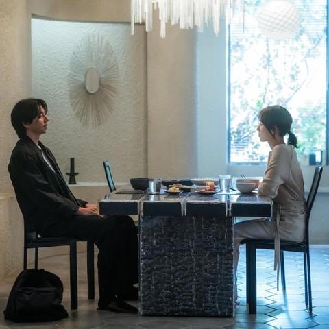 Drama “The Trunk” Lakonan Gong Yoo, Tayang 29 November di Netflix, Perkahwinan yang Terjerat Rahsia 5 IMG 1796