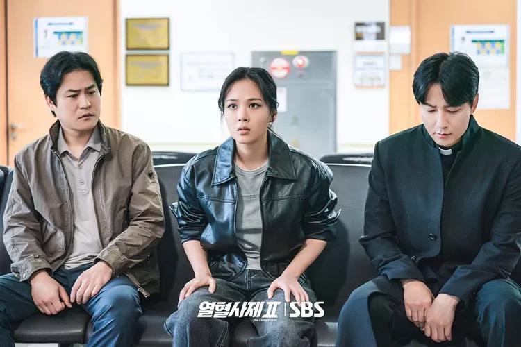 Episod 5 The Fiery Priest 2: Penuh Aksi, Misteri, dan Gelak Tawa 3 Fiery priest 2