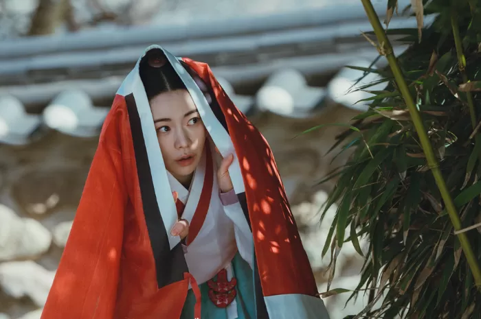 Hanya di Viu “The Tale of Lady Ok”, Lim Ji Yeon sebagai Hamba Tertindas yang Menjadi Bangsawan 4 IMG 1791