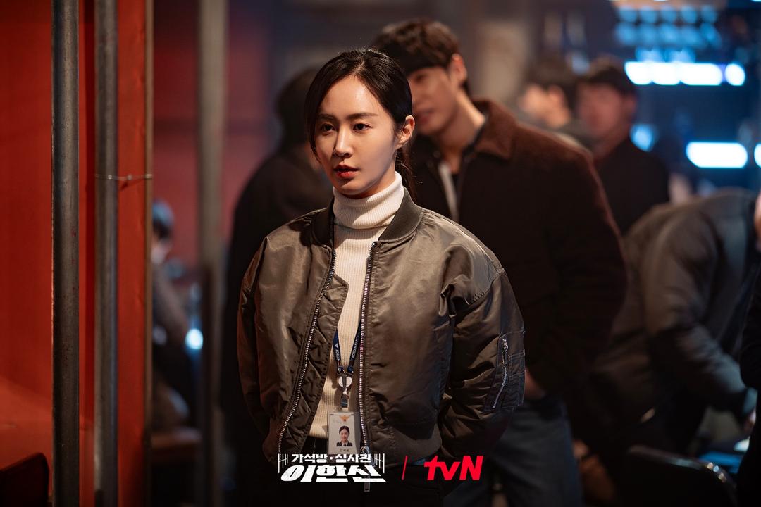 Parole Examiner Lee: Yuri Girls’ Generation Menahan Go Soo Dalam Adegan Mendebarkan, Makin Menarik 1 Parole Examiner Lee